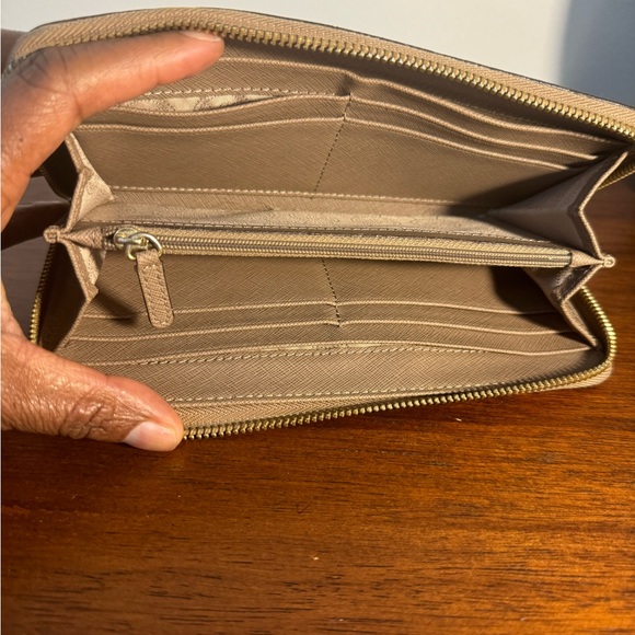 Michael Kors Wallet - Picture 7 of 7